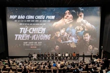 Le film Combat aérien témoigne de la coopération efficace entre le Cinéma de la Police populaire et une unité privée. Photo : Équipe de production.