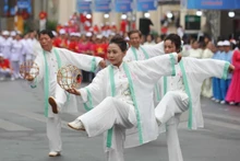 La silver économie inclut l’économie du bien-vieillir et la façon dont les entreprises se développent et innovent pour rendre service aux seniors. Photo d'illustration : VNA.