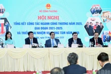 Le Premier ministre Pham Minh Chinh assiste à la conférence sur le déploiement des missions de l’année 2026 du secteur de l’industrie et du commerce