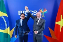 Le Premier ministre Pham Minh Chinh (à gauche) et le président brésilien Lula da Silva. Photo : VNA.