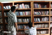 Les détenus au Centre de détention n°2 du Département de la sécurité publique de Hô Chi Minh-Ville observent une bonne conduite pour pouvoir bénéficier d'amnistie et retrouver plus rapidement leur famille et réintégrer la communauté. Photo : VNA.
