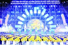 Programme artistique lors de la nuit de réception du titre Da Lat - ville UNESCO de musique créative.
