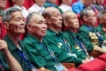 Hanoi offre plus de 1,16 million de cadeaux du Têt aux bénéficiaires des politiques sociales