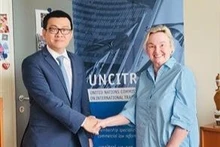 L'ambassadeur Vu Le Thai Hoang et Anna Joubin-Bret, secrétaire de la Commission des Nations Unies pour le droit commercial international (CNUDCI). Photo : VNA.