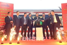  Le 19 décembre, la Compagnie générale des chemins de fer du Vietnam (VNR) a inauguré l'ouvrage de modernisation de 162 voitures de voyageurs, représentant un investissement de plus de 60 milliards de dôngs. Photo : VNA.