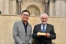 Un scientifique vietnamien devient académicien en France