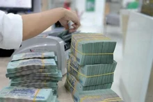 La banque centrale doit garantir la publicité, la transparence et disposer d'un mécanisme strict d'inspection et de supervision pour éviter les risques systémiques. Photo : vietnambiz.vn