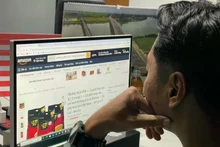 Les consommateurs découvrent et commandent du café vietnamien sur Amazon. Photo : SGGP.