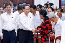 Le président de l’Assemblée nationale (AN), Trân Thanh Mân, rencontre les électeurs de la ville de Cân Tho. Photo : VNA.