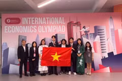 La délégation vietnamienne participera à l'Olympiade internationale d'économie (IEO) de 2026. Photo : Consulat général du Vietnam à Guangzhou.