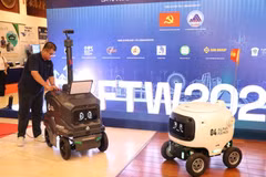 Espace d'exposition lors de la conférence « Semi-conducteurs et hautes technologies de Da Nang 2026 » organisée par le Comité populaire municipal. Photo : VNA.