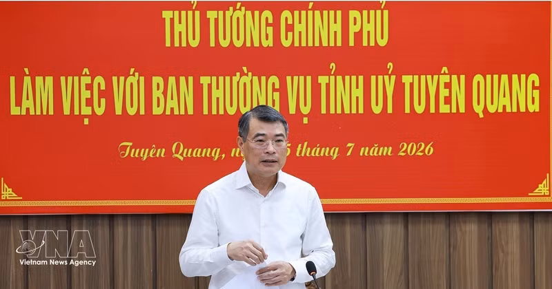 Le Premier ministre Lê Minh Hung préside, le 15 juillet, une séance de travail avec le Comité permanent du Parti de la province de Tuyên Quang. Photo : VNA. 