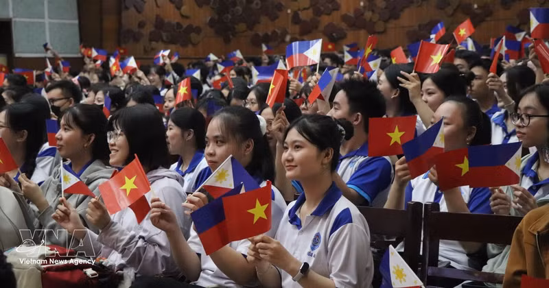 Des étudiants présents à la cérémonie. Photo: VNA 