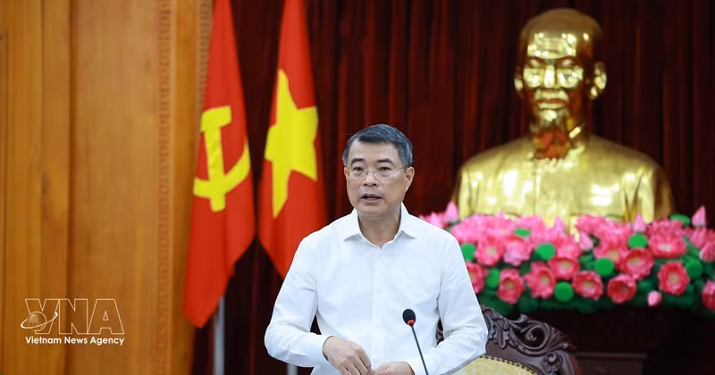 Le Premier ministre Le Minh Hung lors d'une séance de travail avec le comité permanent du Comité du Parti de la province de Lang Son. Photo : VNA.