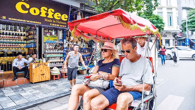 Faire une promenade dans le vieux quartier en cyclo-pousse est la meilleure façon de découvrir un Hanoï paisible et raffiné. Photo : dantri