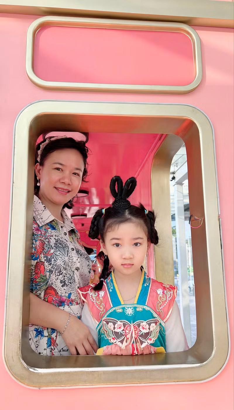 La docteure Tra My et sa fille CiCi. Photo : thoidai.vn