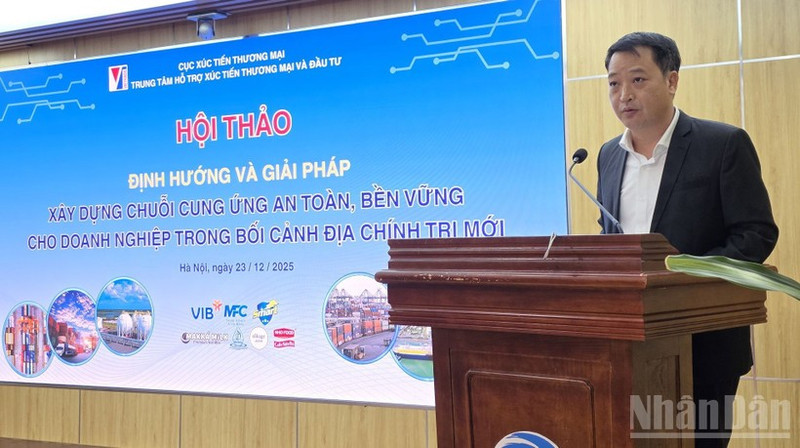 Bui Quang Hung, vice-directeur de l’Agence de promotion du commerce (relevant du ministère de l’Industrie et du Commerce), prend la parole lors du séminaire. Photo : NDEL