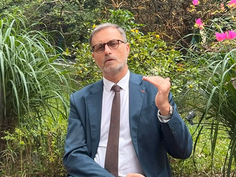 Selon l’ambassadeur de France au Vietnam, Olivier Brochet, l’Accord de Paris continue de jouer un rôle déterminant dans la maîtrise du réchauffement planétaire. Photo : NDEL