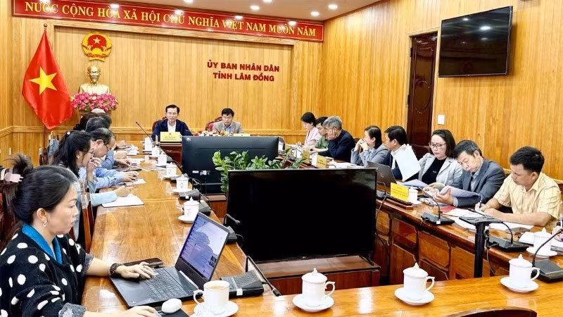 Lors de la séance de travail. Photo : NDEL