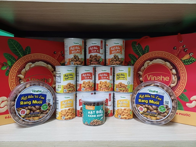 Le Vietnam est le premier exportateur mondial de noix de cajou décortiquées, représentant plus de 80 % du commerce international. Photo : VNA