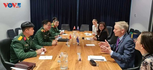  Le Département vietnamien du maintien de la paix travaille avec le Bureau des politiques internationales de l’Australie. Photo : VOV5. 