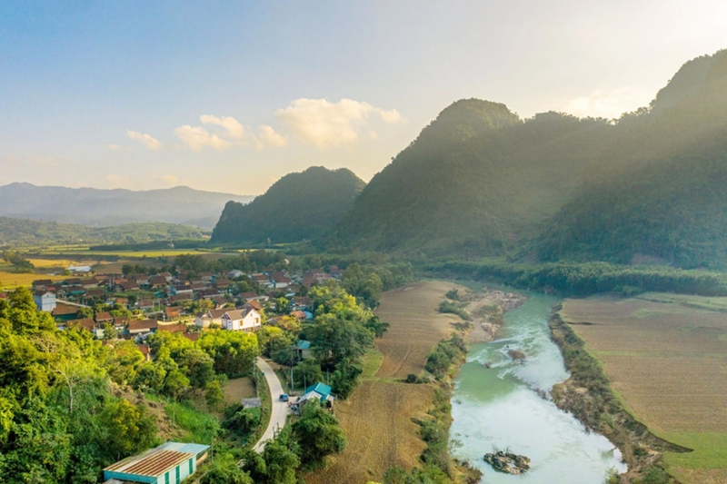 Le village de Tan Hoa, district de Minh Hoa (Quang Binh, au Centre du Vietnam) a été récompensé en 2023 par l’Organisation mondiale du tourisme (OMT) comme le meilleur village touristique au monde. Photo : VnExpress. 
