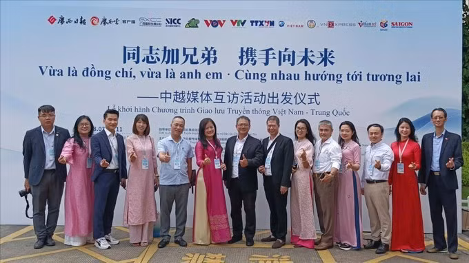 La délégation de la presse vietnamienne lors du programme d’échange médiatique Vietnam – Chine. Photo : SGGP