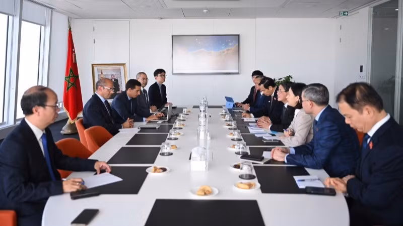 Lors de la séance de travail entre le vice-président de l’Assemblée nationale vietnamienne, Nguyen Duc Hai, et le Centre financier de Casablanca, le 25 juillet à Casablanca. Photo: NDEL