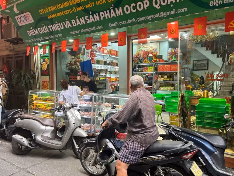 La confiserie Phuong Soat est toujours bondée de clients à chaque fête de la mi-automne. Photo : NDEL