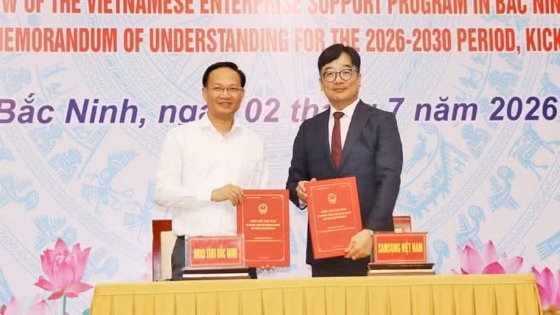 Signature du mémorandum d’accord de coopération entre le Comité populaire de la province de Bac Ninh et Samsung Vietnam pour la période 2026 – 2030. Photo : NDEL.