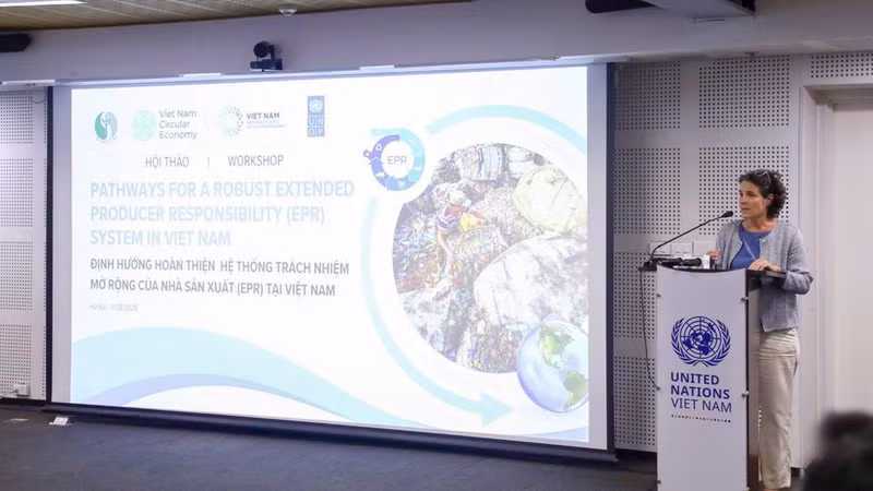 Selon la représentante résidente adjointe du PNUD au Vietnam, Francesca Nardini, la mise en place d’un cadre de REP par le Vietnam constitue une étape importante vers le développement de l’économie circulaire. Photo : Le Van/NDEL
