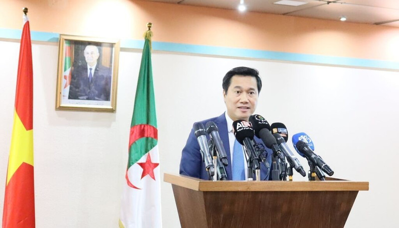 Nguyen Tuong Van, vice-ministre de la Construction du Vietnam, lors de la réunion. Photo : VNA.