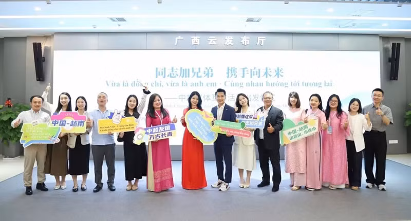 Lors de la cérémonie de lancement du programme d’échange médiatique Vietnam – Chine, le 4 août dans la ville de Nanning, province du Guangxi (Chine). Photo : baoquocte.vn