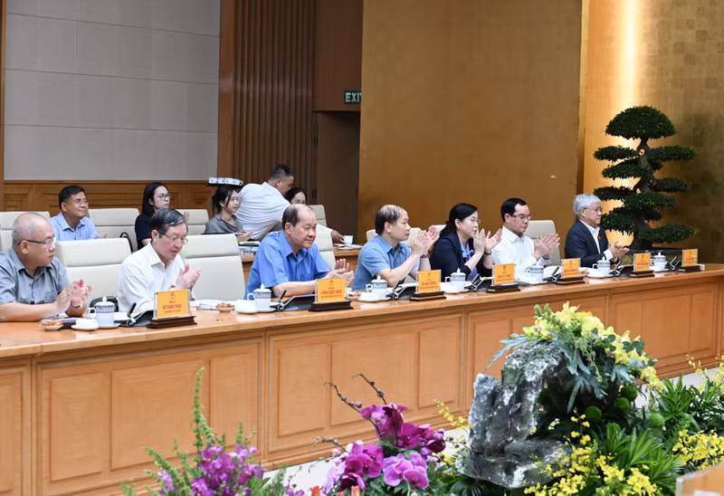 Ces dernières années, de nombreux mouvements d’émulation sont mis en œuvre de manière efficace au sein du Parti, du peuple et de l’armée, faisant émerger des modèles exemplaires à diffuser largement. Photo : Tran Hai/NDEL