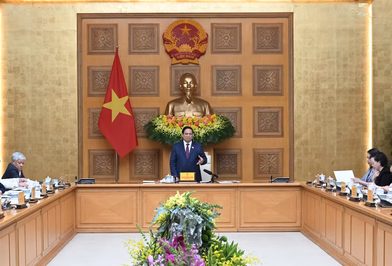 Le PM Pham Minh Chinh prend la parole lors de la réunion. Photo : Tran Hai/NDEL