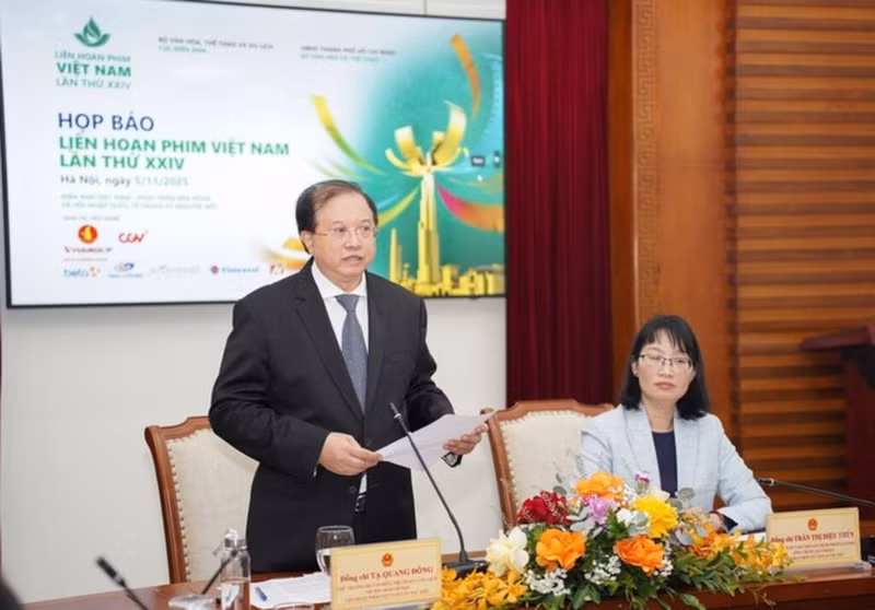 Selon le vice-ministre vietnamien de la Culture, des Sports et du Tourisme, Ta Quang Dong, le 24e Festival international du film vietnamien contribuera au développement global et durable du pays. Photo : VNA