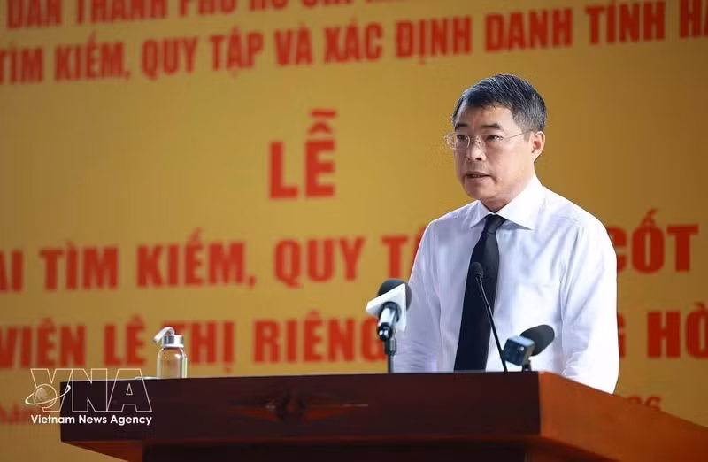 Le Premier ministre Lê Minh Hung s'exprime lors de la cérémonie. Photo: VNA