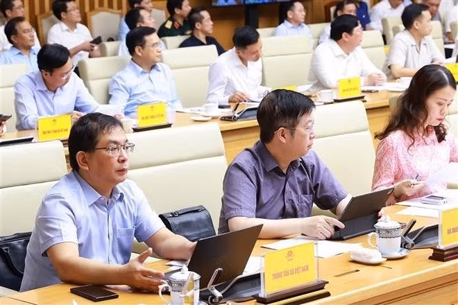 Les participants à la réunion au siège du gouvernement à Hanoï le 22 juin. Photo : VNA.