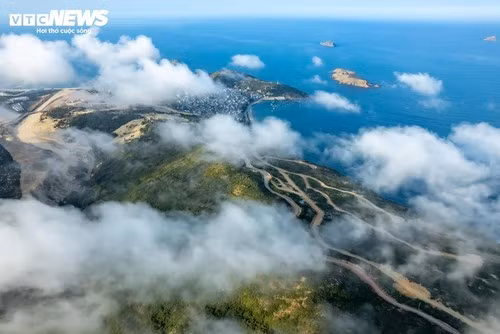 Binh Dinh s’impose sur la carte du tourisme avec ses routes côtières splendides, ses plages vierges et ses villages de pêcheurs paisibles.