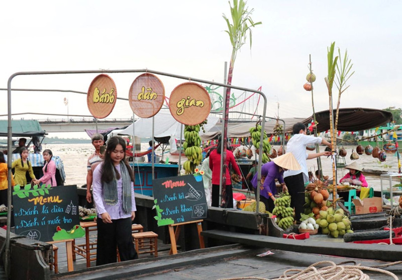 Le 6e Festival culturel et touristique du village ancien de Dong Hoa Hiep a lieu du 3 au 7 décembre dans la commune de Cai Be, province de Dong Thap (dans le delta du Mékong).