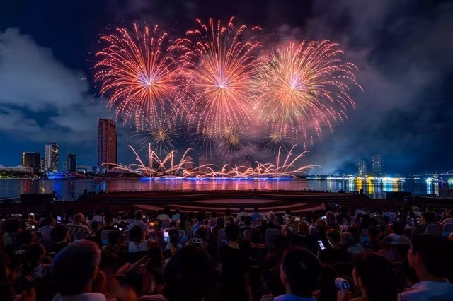 L'équipe polonaise présente sa performance intitulée « Dragon Love ». Photo: DIFF