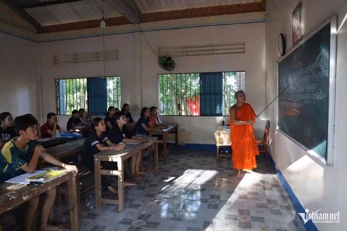Cet été, la pagode Soc Tia, également située dans la commune de Lich Hoi Thuong, a ouvert trois classes de langue khmère réunissant 80 élèves. Photo : vietnamnet.vn