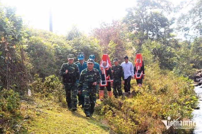 Lors d'une patrouille le long de la frontière à Quang Ninh. Photo : vietnamnet.vn