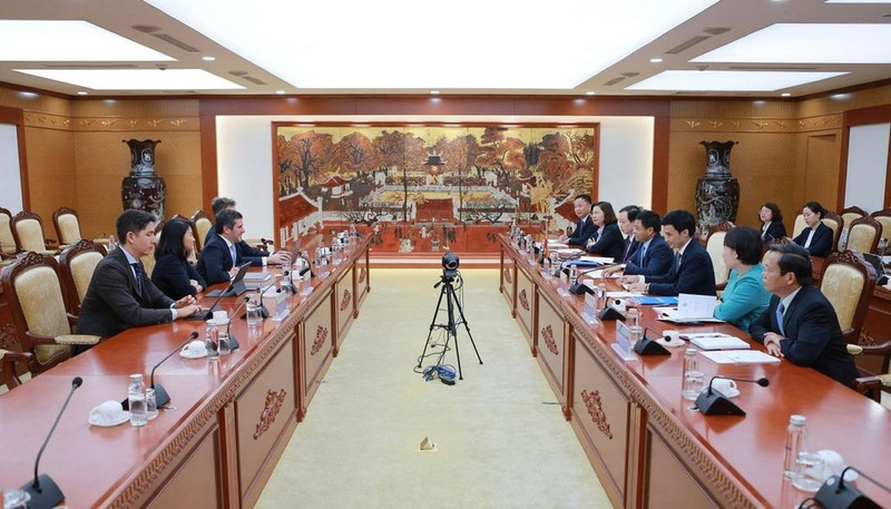 Lors de la séance de travail. Photo : tapchitaichinh.vn