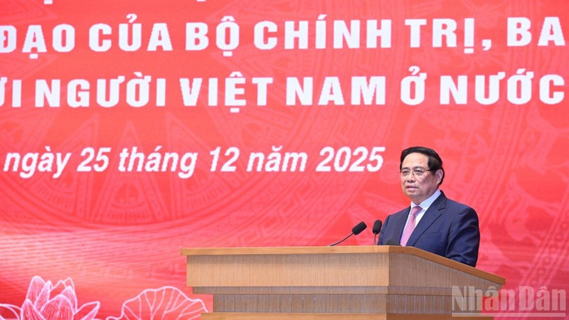 Le Premier ministre Pham Minh Chinh lors de la Conférence nationale de bilan de la mise en œuvre de la Résolution n° 36-NQ/TW sur le travail à l’égard des Vietnamiens résidant à l’étranger. Photo : NDEL.