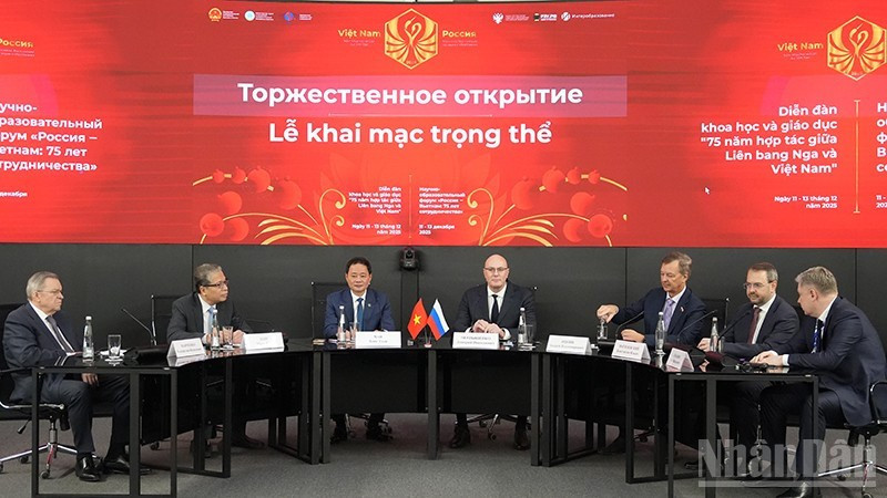 Lors de la cérémonie d’ouverture du Forum scientifique et éducatif intitulé « Russie – Vietnam : 75 ans de coopération », le 11 décembre à Moscou. Photo : NDEL.