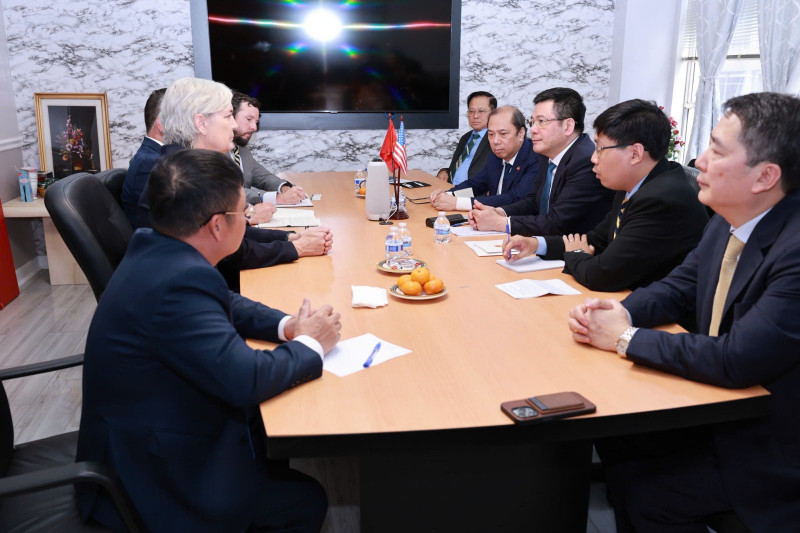 Séance de travail entre le ministre vietnamien de l'Industrie et du Commerce, Nguyen Hong Dien, et le groupe Nike. Photo : baodautu.vn