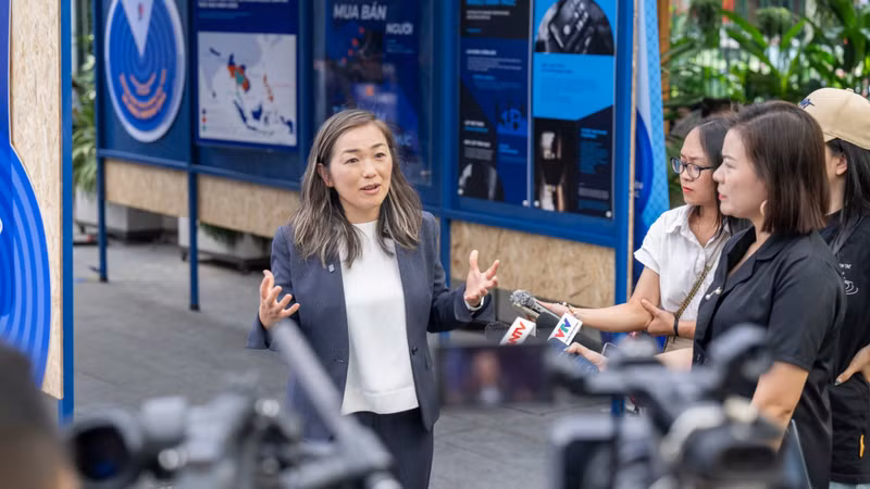 Mitsue Pembroke, cheffe de mission par intérim de l'OIM au Vietnam, a salué les efforts des autorités vietnamiennes pour promouvoir la migration sûre et la lutte contre la traite des êtres humains. Photo : OIM