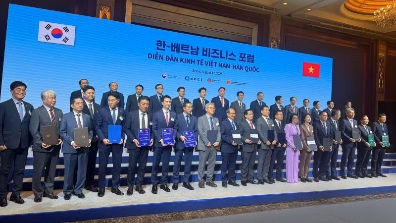 Lors de la cérémonie de signature des accords de coopération entre le groupe vietnamien CT Group et ses partenaires sud-coréens. Photo : NDEL.