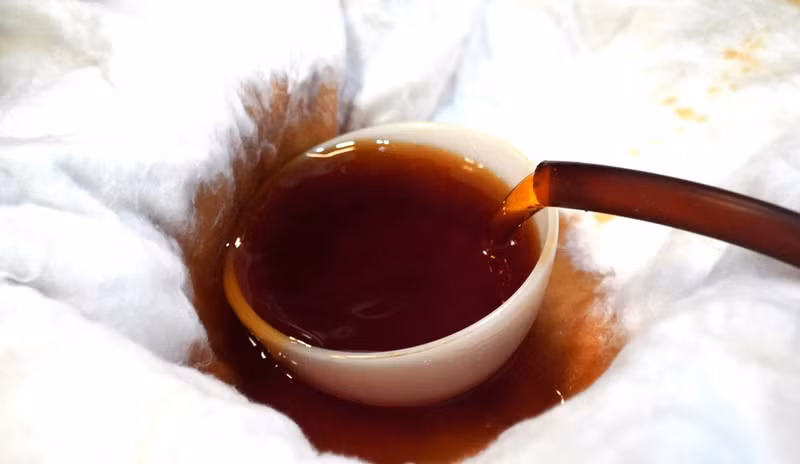 La sauce de poisson traditionnelle Huynh Khoa de Phu Quoc,certifiée produit OCOP cinq étoiles au niveau national. Photo : VNA